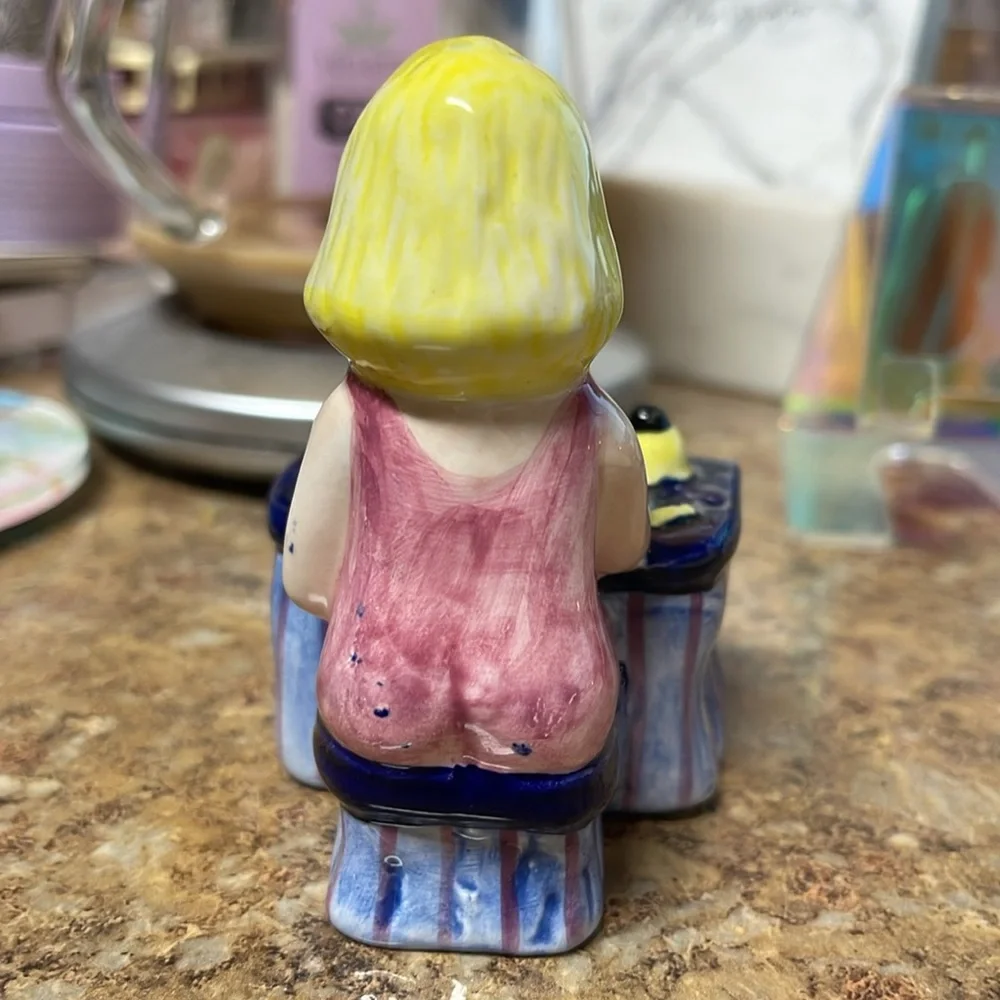 OCI Omnibus Vintage 1980’s Beauty Bar Salt Shaker
